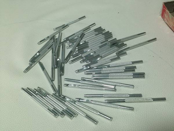 专业供应皮带打孔钉 质量保障 耐用合金打孔钉 腰带配件