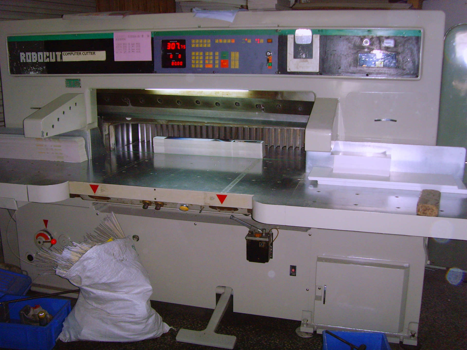 双涡轮下刀 针对难切材料加工 精密厚重日本伊藤切纸机(115)