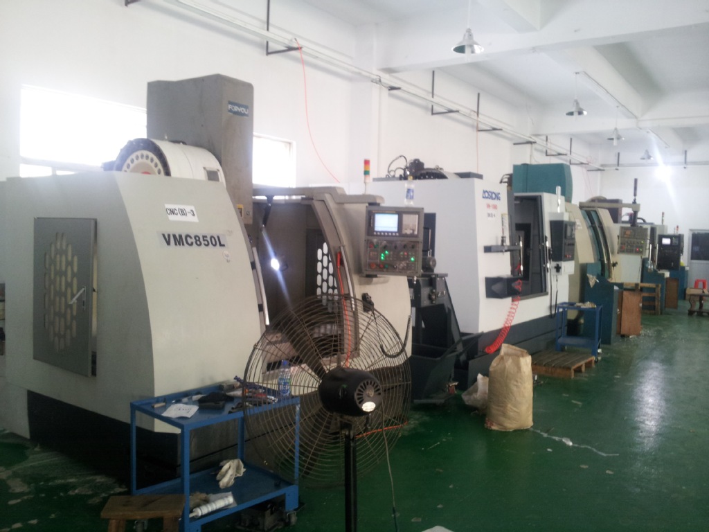深圳观澜樟坑径20台850电脑锣cnc模具加工,精密零件加工