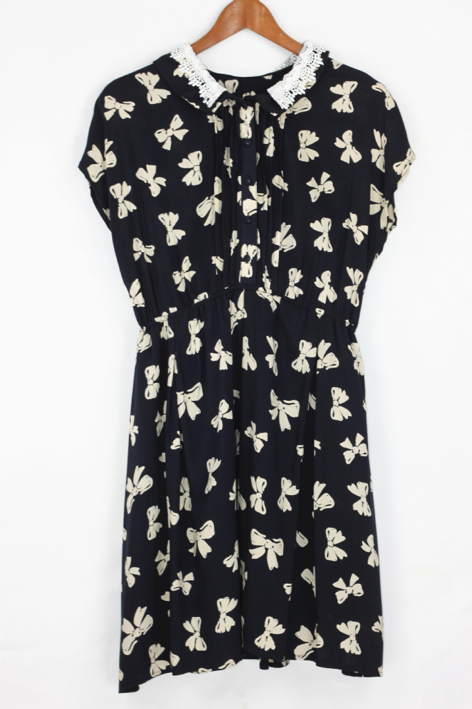 女款无袖连衣裙 日式小清新时尚风格 蕾丝领蝴蝶花纹连衣裙