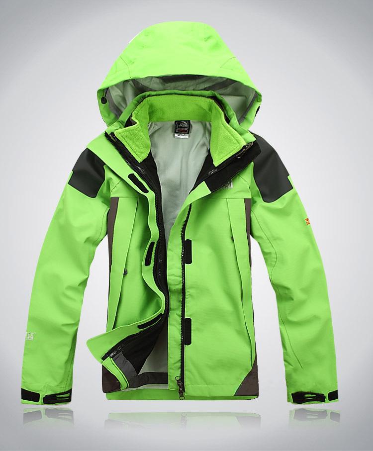 批发直销 户外两件套冲锋衣 钓鱼服 登山服防暴雨三层压胶运动服