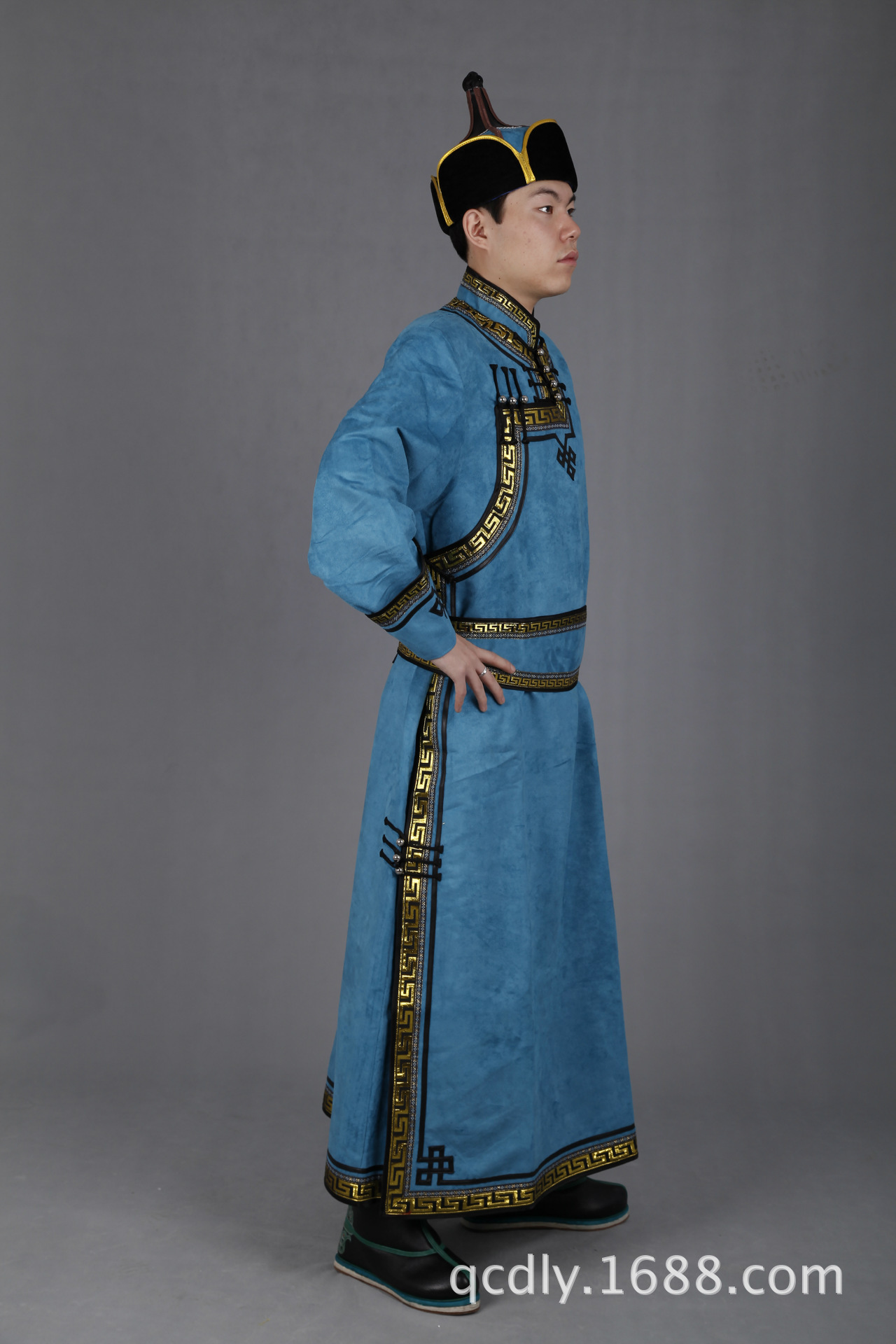 蒙古袍子男人图片