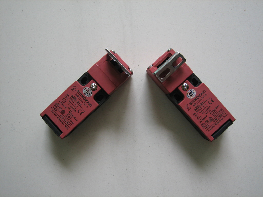 台湾shinozaki安全门限位开关azds11(黄色)新款新包装