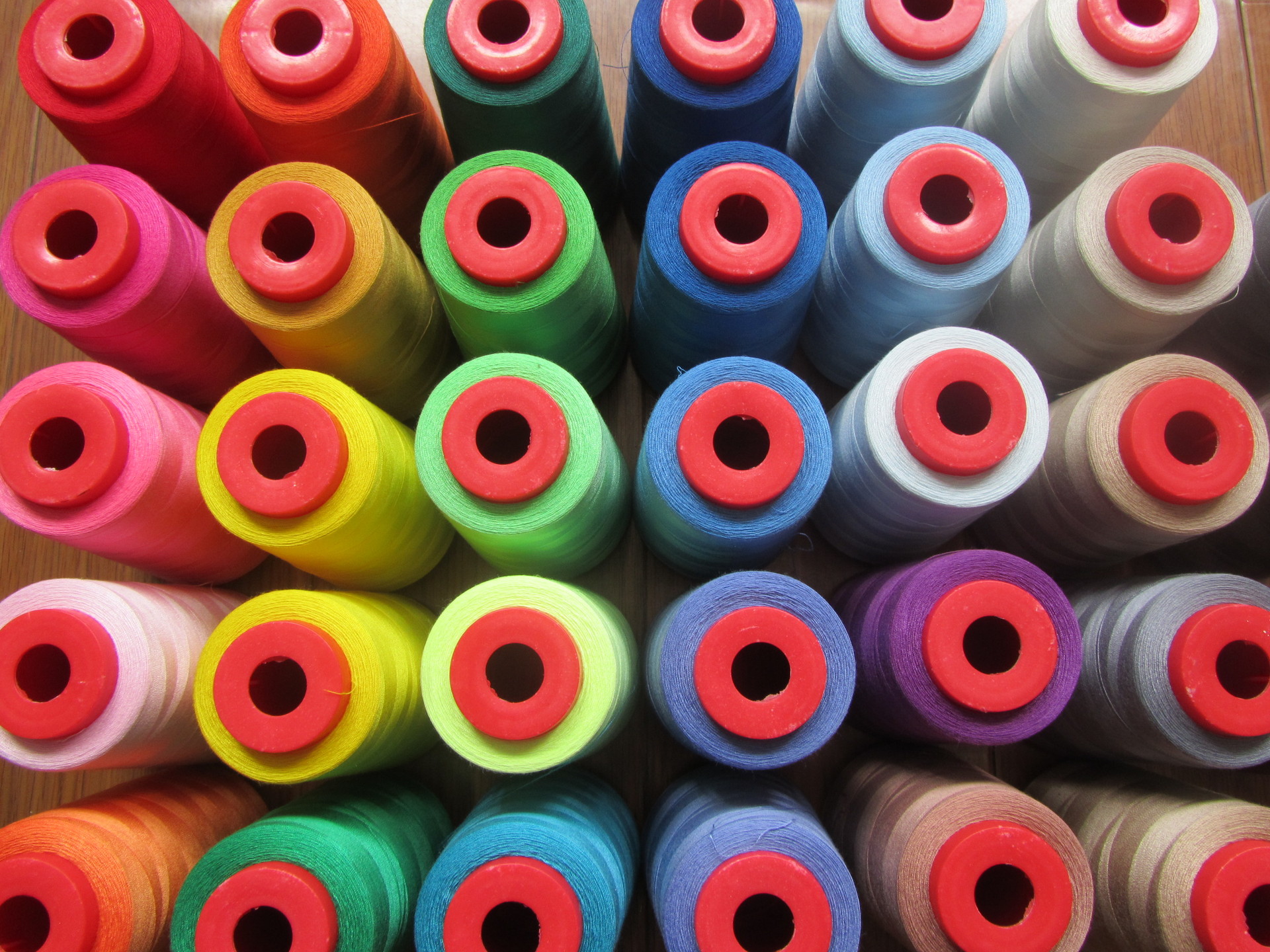 初加工材料 纺织皮革原料辅料 纱线 化纤纱线 (工厂直销)涤纶缝纫线