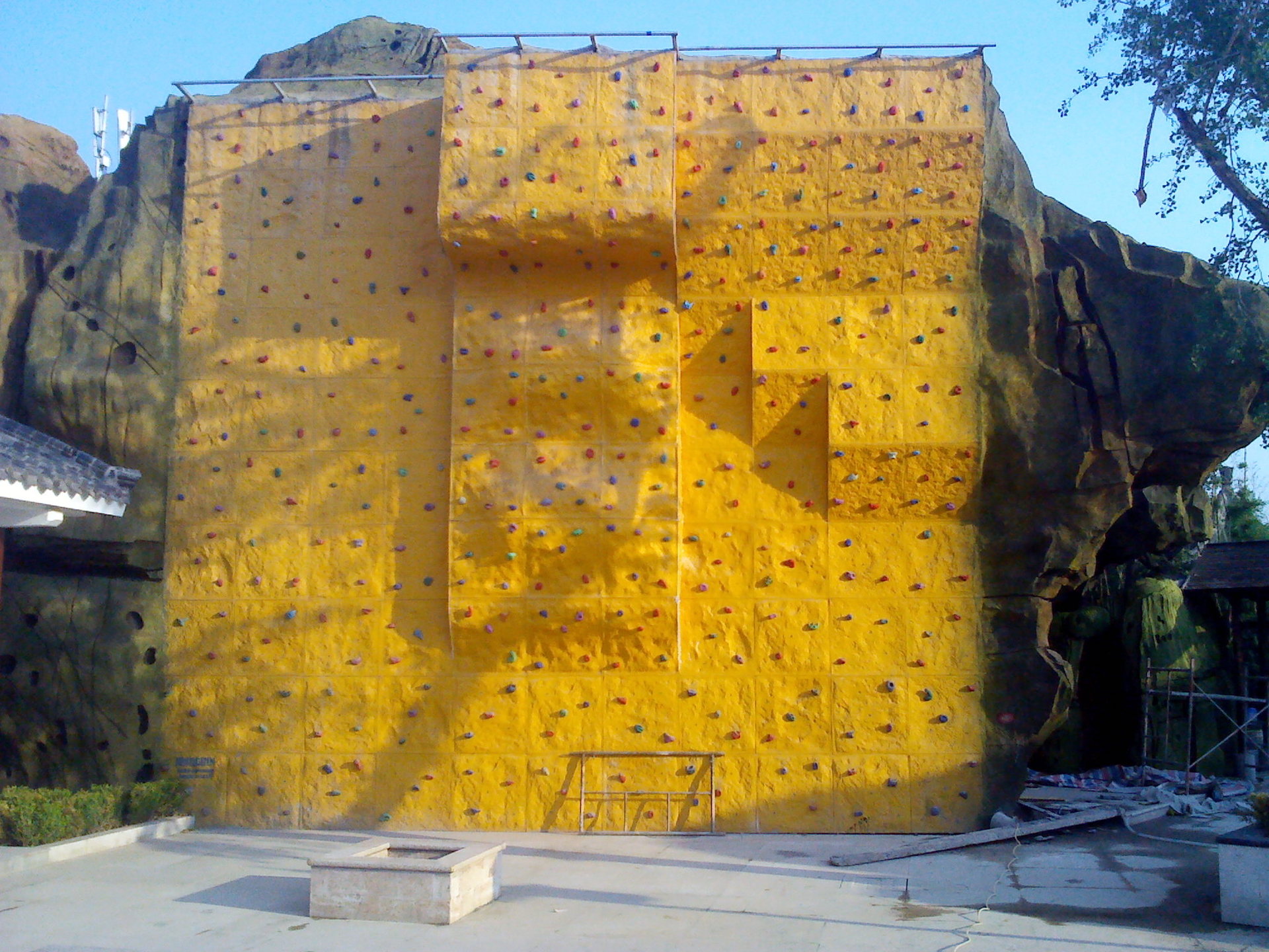 厂家直销攀岩墙-淄博康达专业承接攀岩墙的设计施工 ,品质保证!