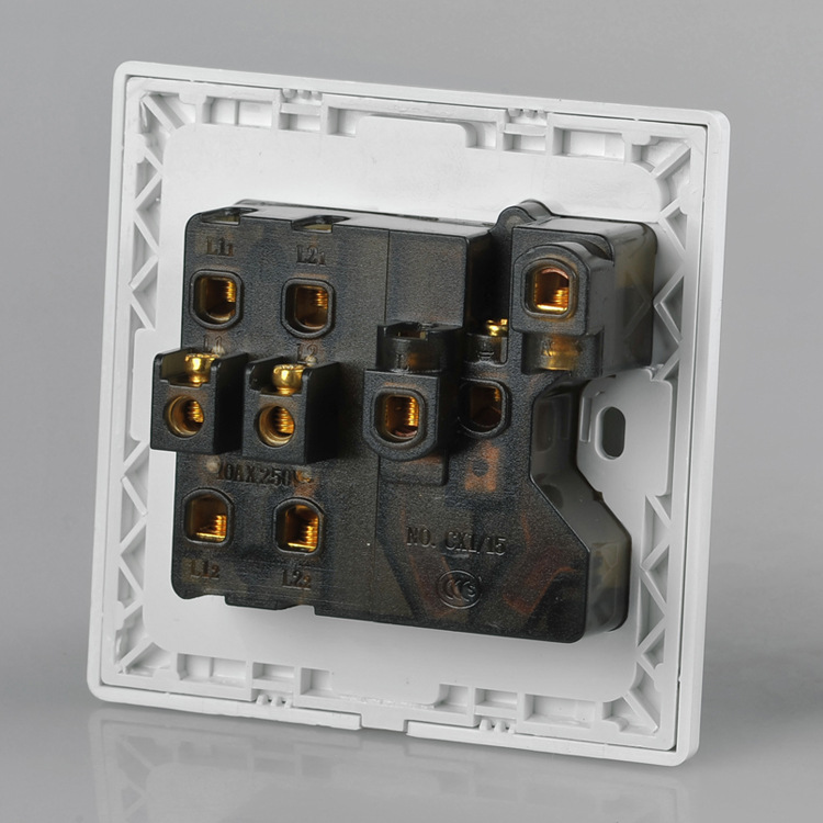 促销中印象系列 二极多功能插座 错位斜孔声名远扬万家电气