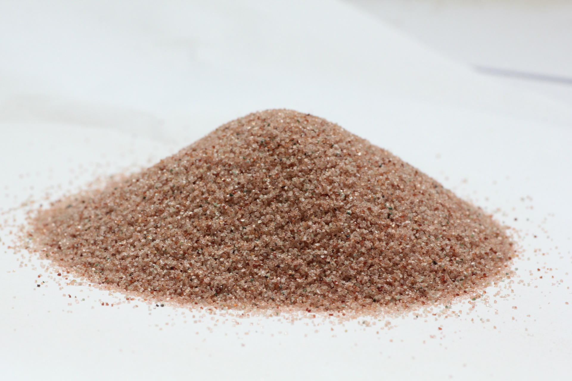 供应天然石榴石喷砂磨料价格低品质好信誉高