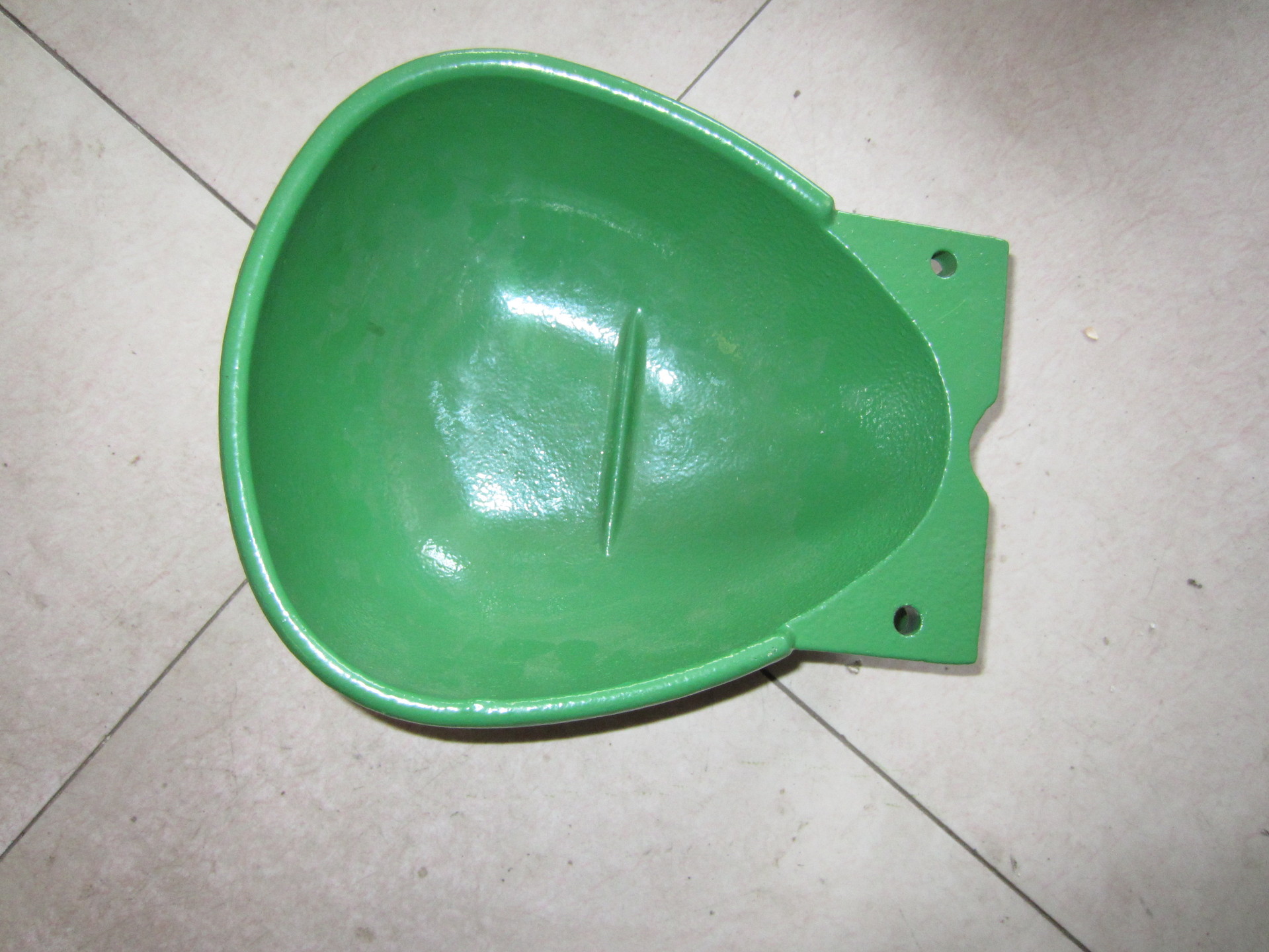 牲畜专用用饮水碗 喷塑饮水碗 牛用饮水器