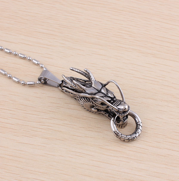 男土吊坠(男士吊坠寓意大全)