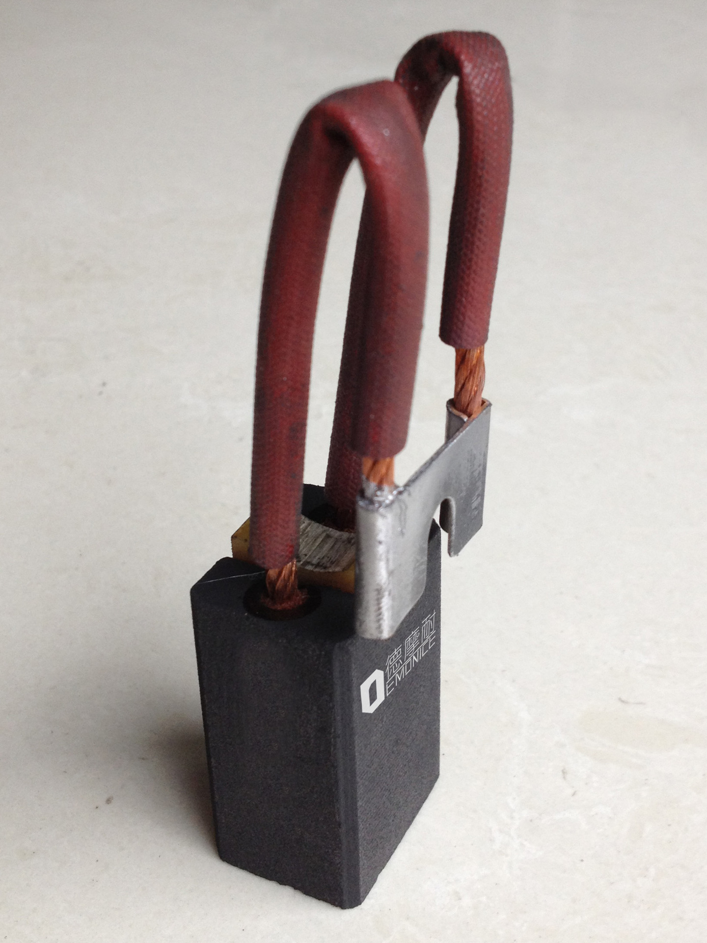 d374n厂家直销进口碳刷直流电机碳刷德摩耐