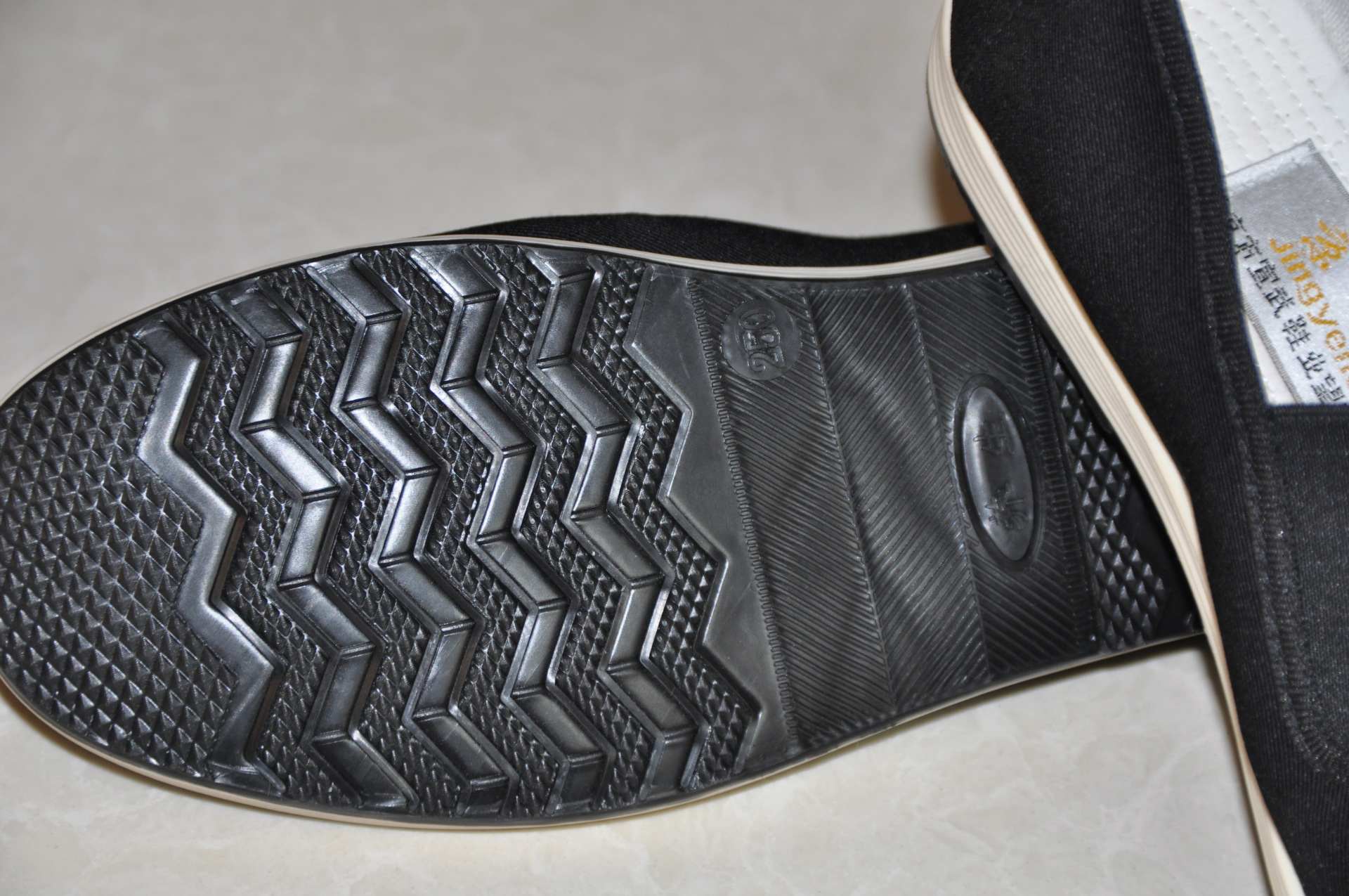 厂家直销 老北京布鞋 舒适养生相巾男鞋 厚底军板