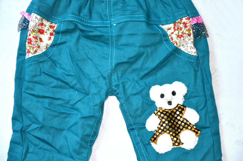 2013新款 斜纹花边兔头绣花女童裤