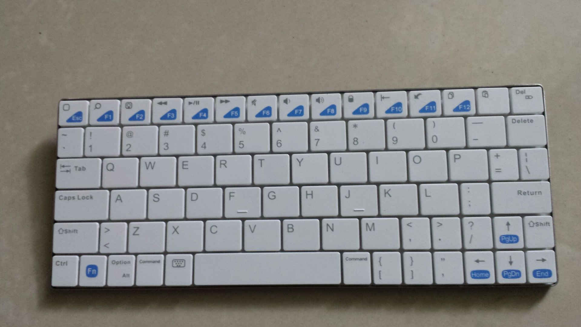 迷你超薄蓝牙键盘