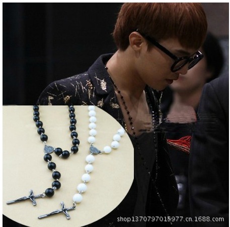 权志龙 复古十字架黑白珠项链 【x1647】满500元起发货