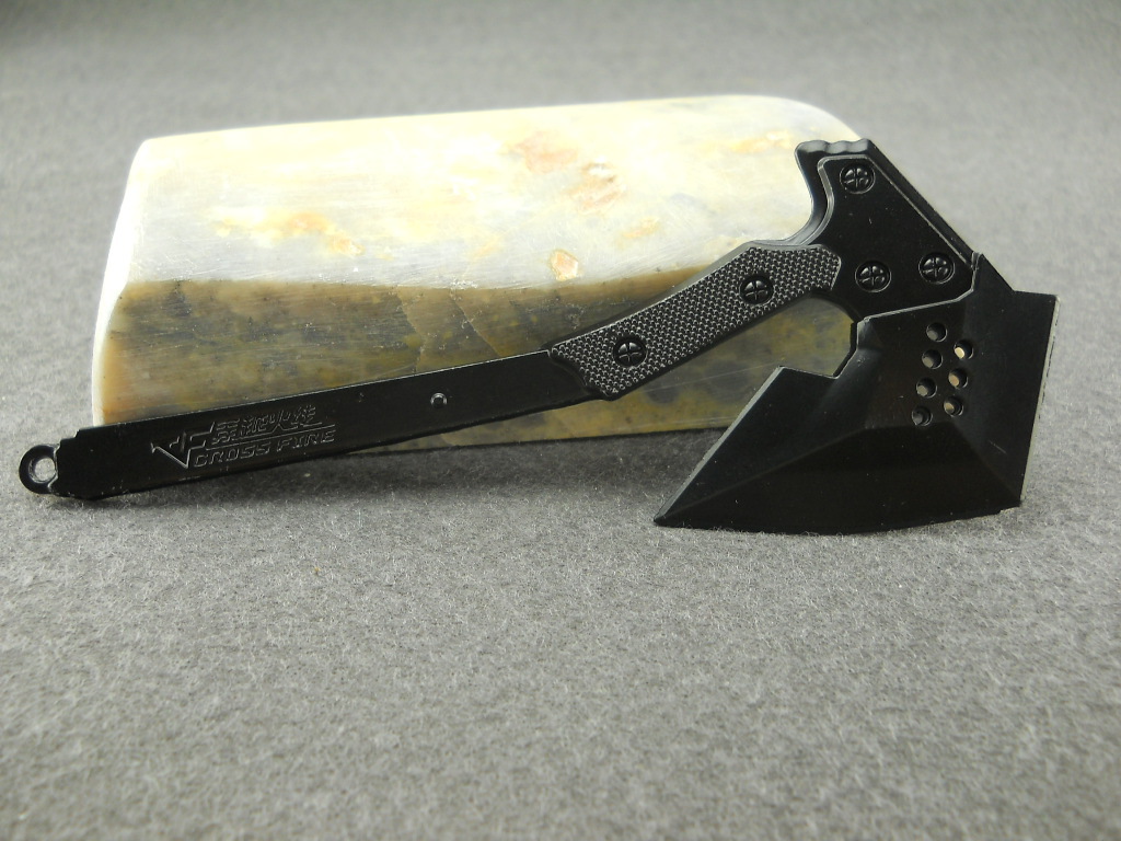 厂家直销穿越火线cf 各种颜色战斧 军事摆饰(未开刃)