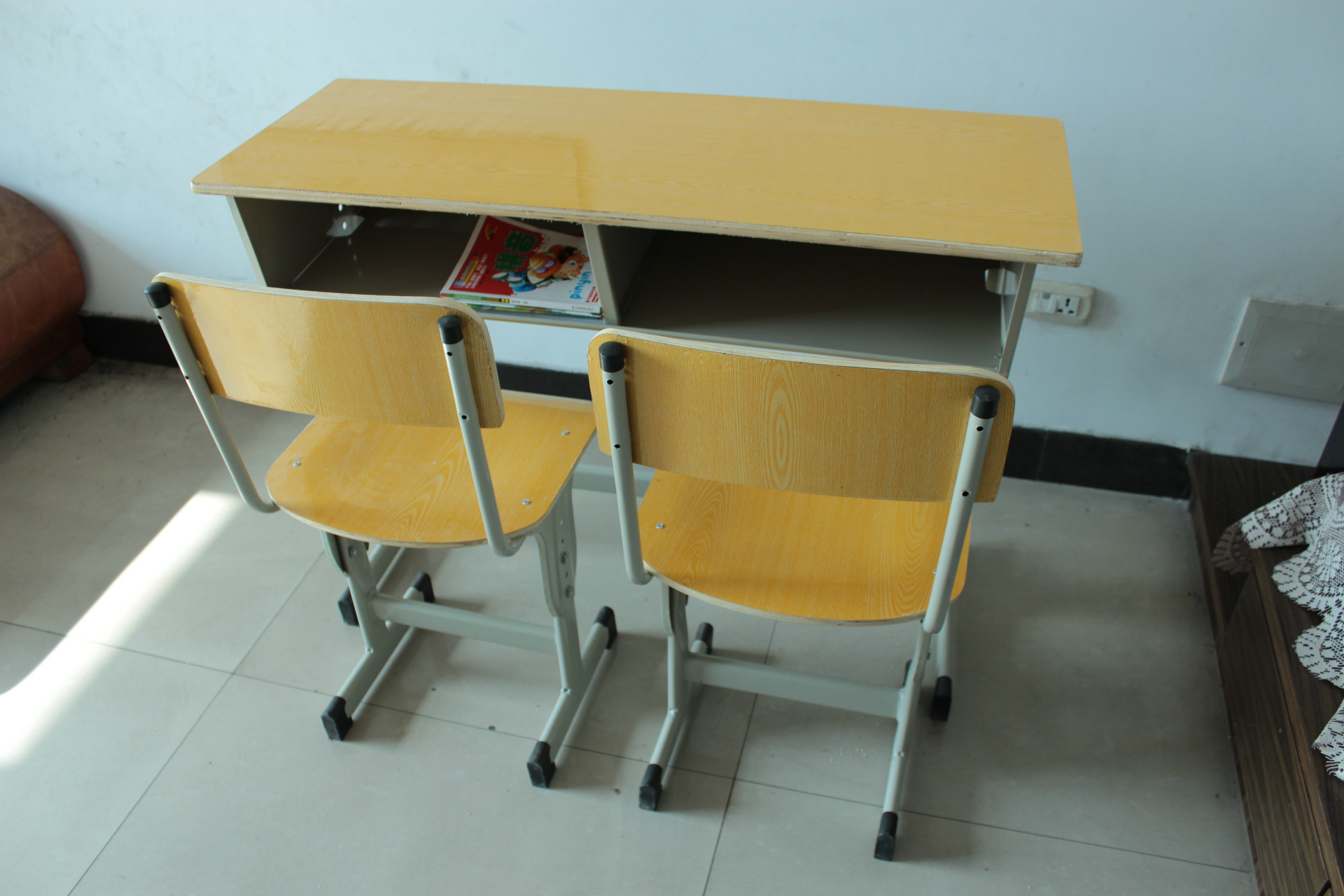 厂家特价双人课桌椅学校升降课桌椅儿童书桌写字桌学生课桌椅批发