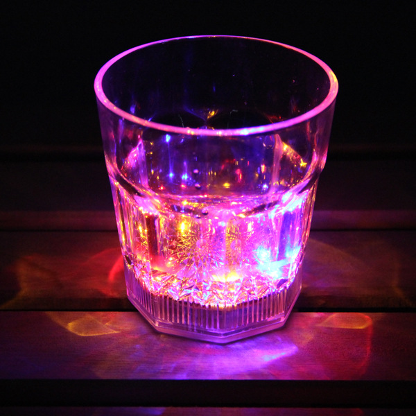 【新奇特 电子产品 发光就亮 电子发光杯 炫彩闪光杯