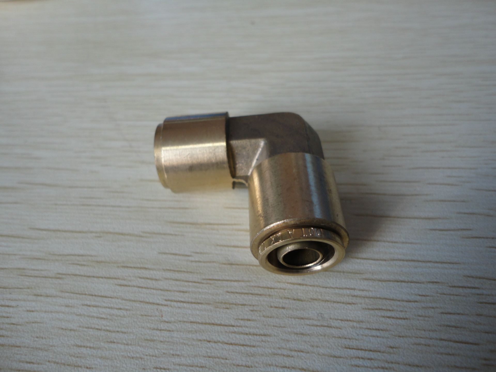 供应管接头,气动快速铜管接头,定做铜接头,液压配件