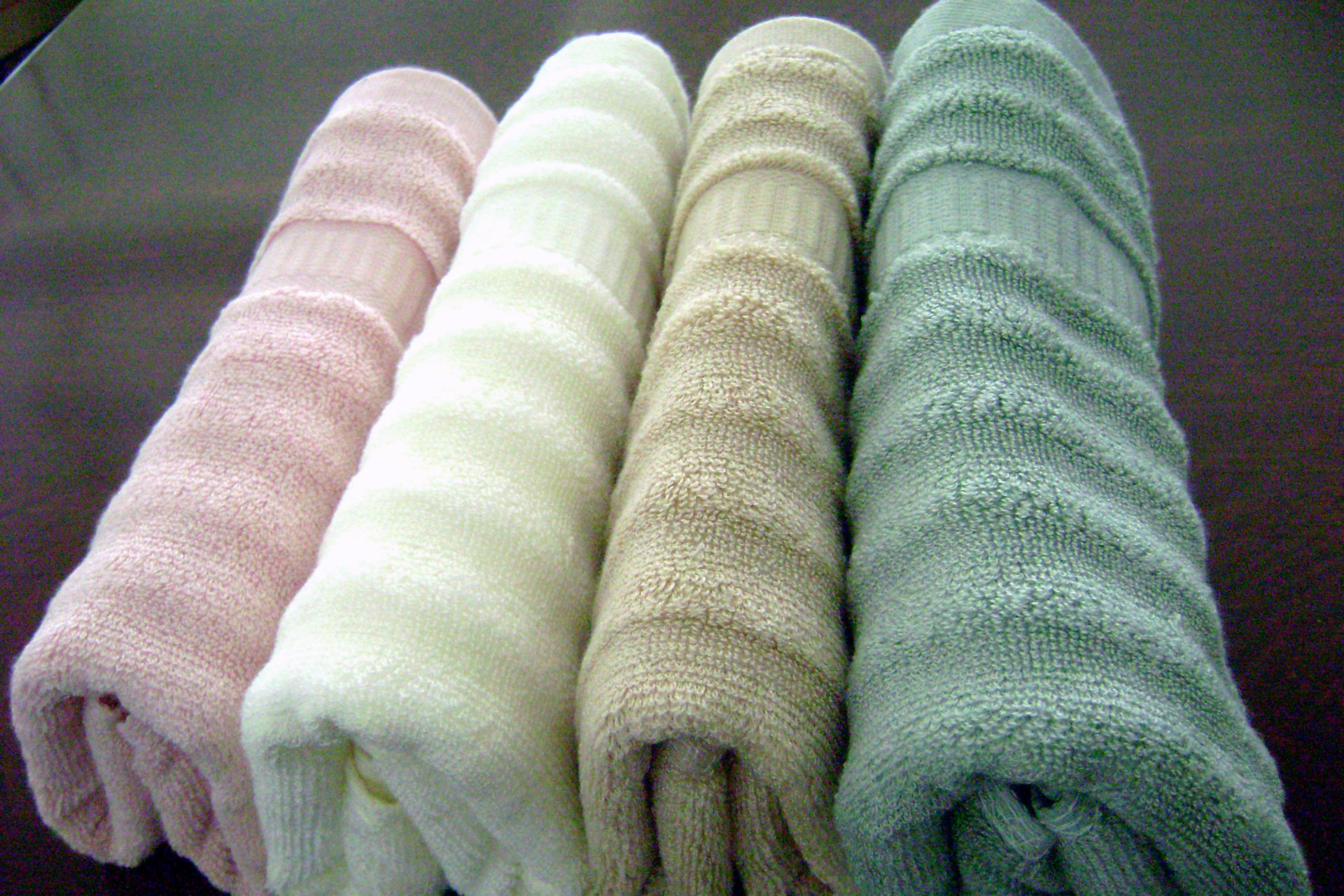 是一种全新的天然纤维,是采用物理,化学相结合的方法制取的天然竹纤维