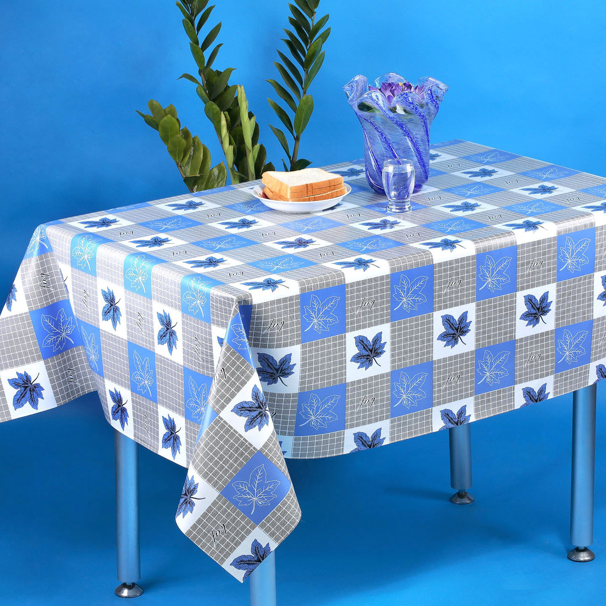 厂家直销 pvc加无纺布台布 各种印花色防水防油台布 欢迎大量采购