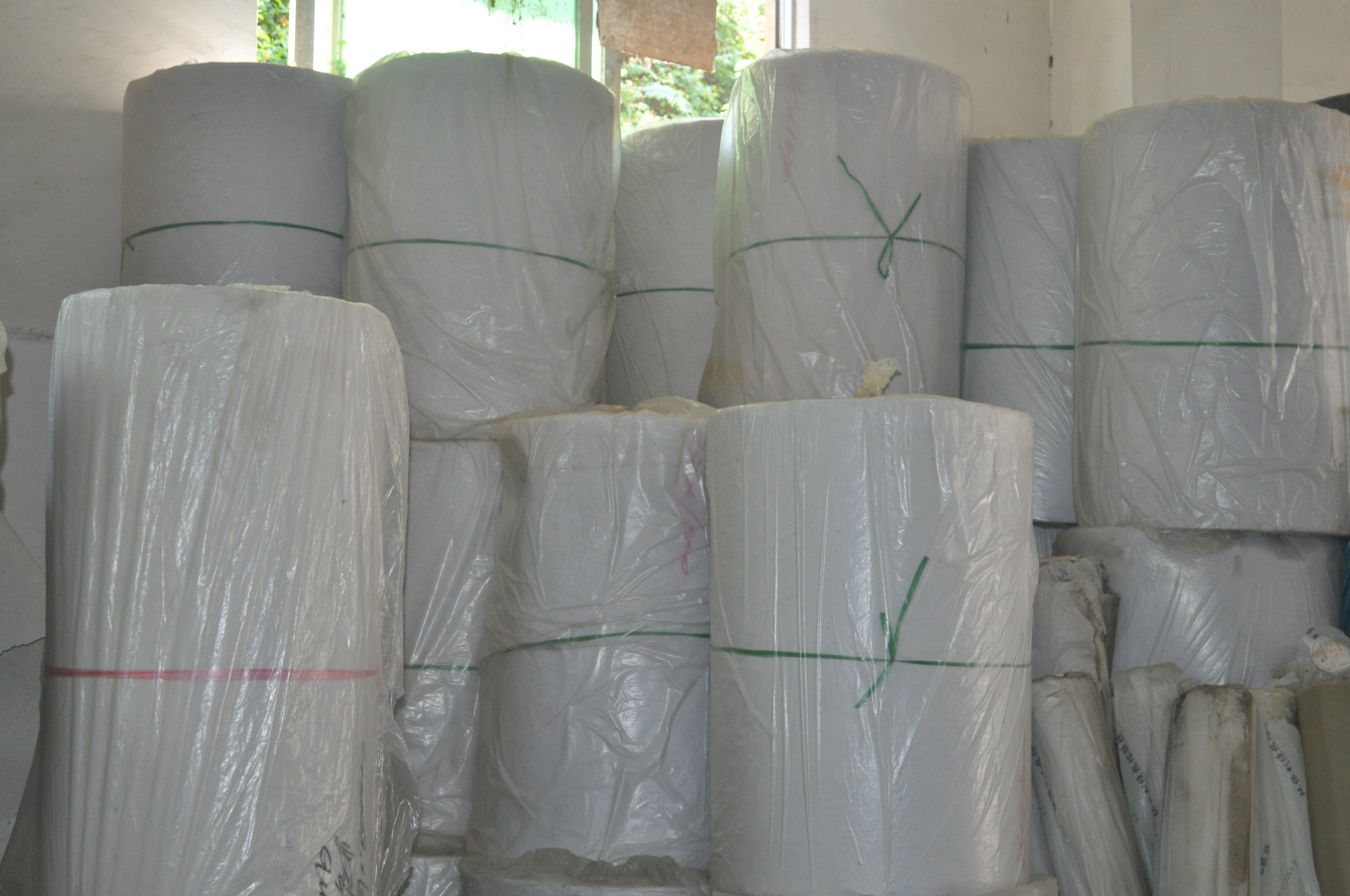 供应绣花衬,30至120克,量大从优.