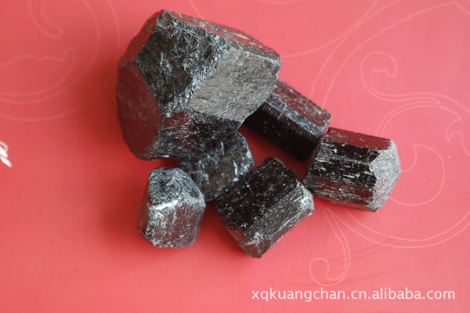 初加工材料 矿业 化学与非金属矿产 电气石 供应电气石  种类:晶体