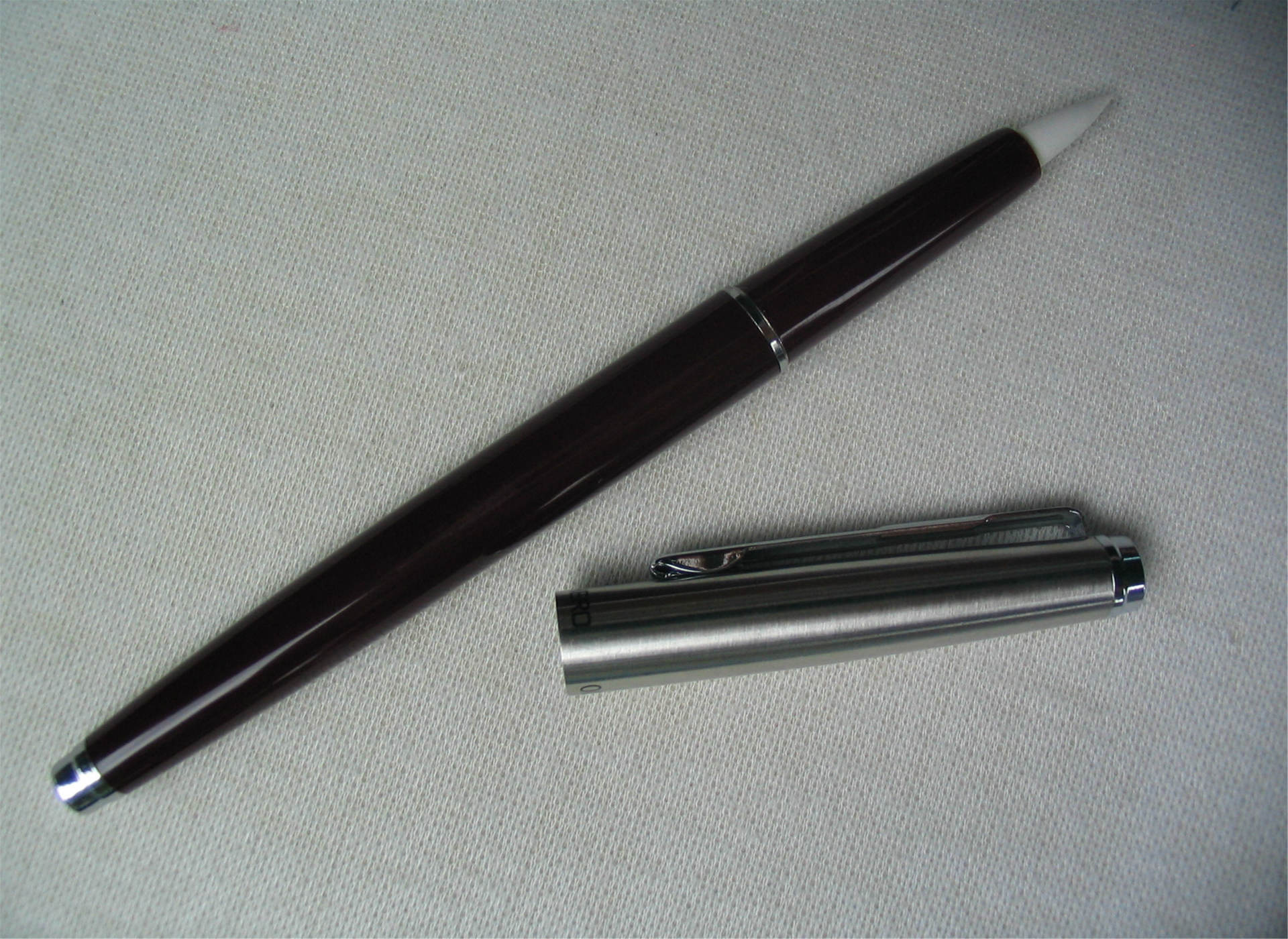 供应正品英雄 007 钢套 软毛吸水中楷毛笔 厂家钢笔批发