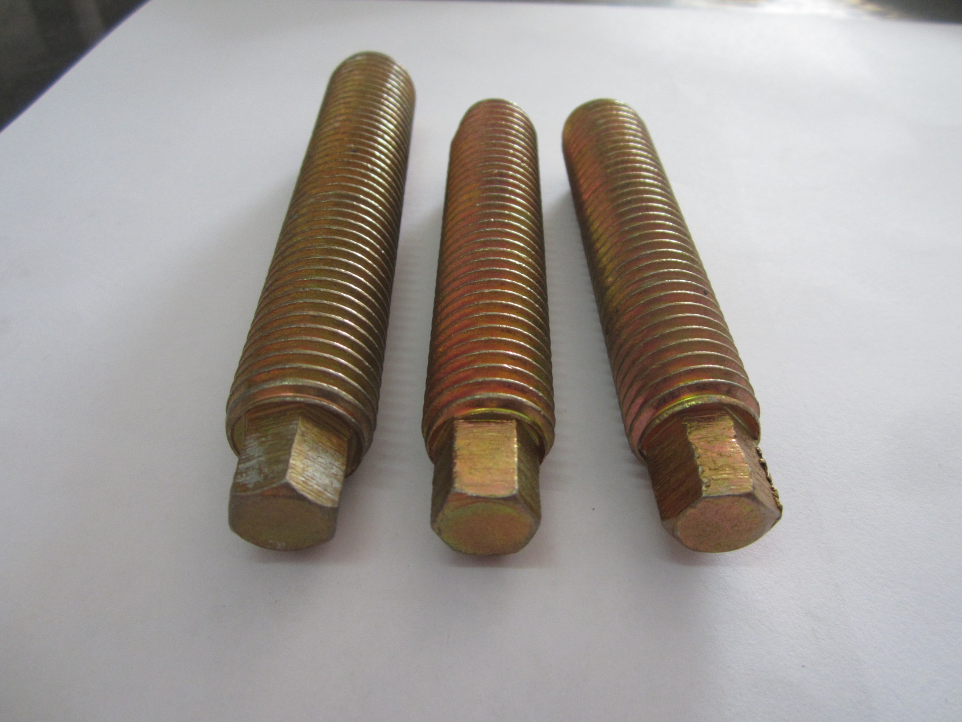 供应优质圆帽全扣螺栓,脚杯专用螺栓