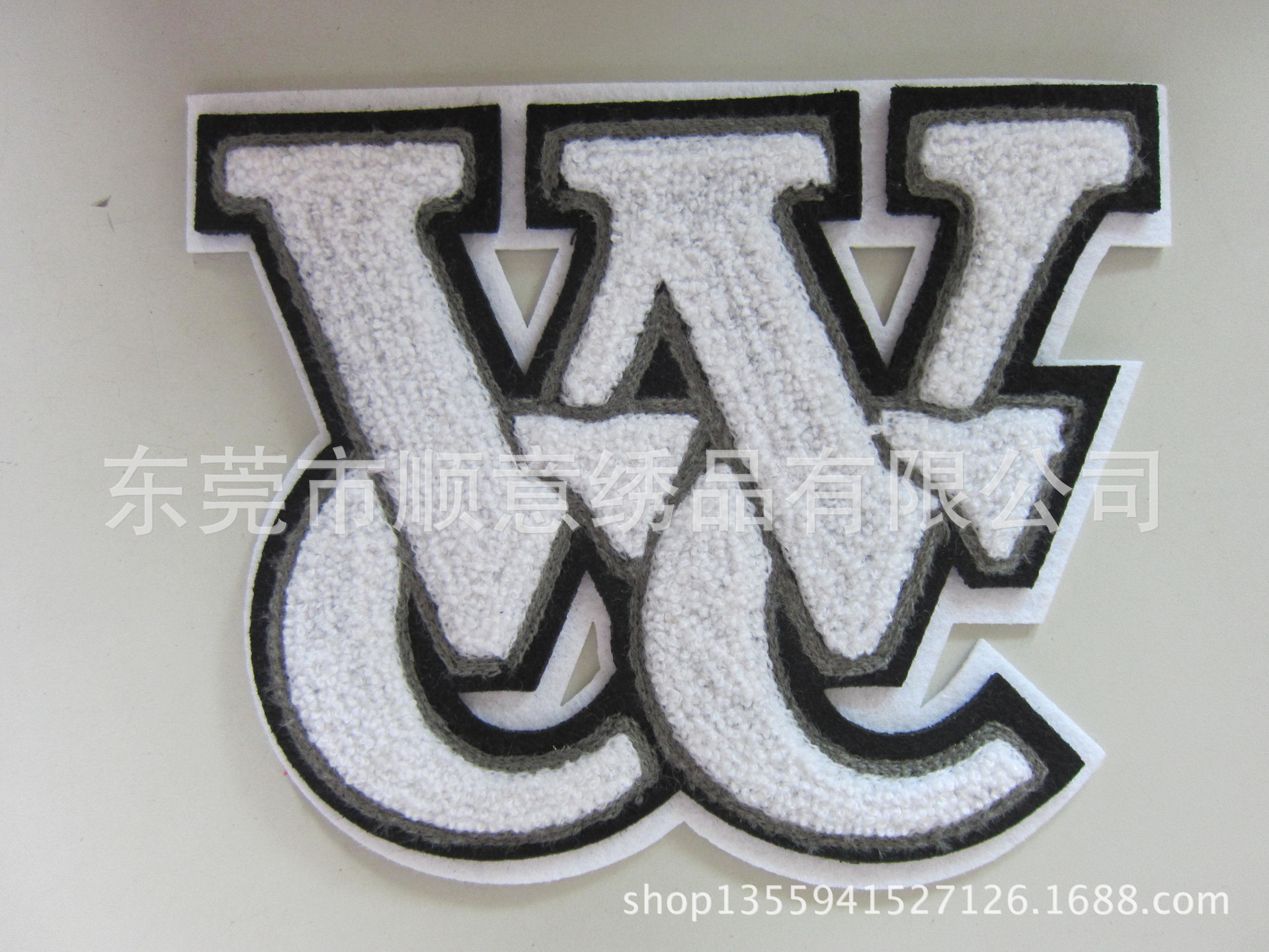 带有字母的毛巾绣 衣服肩章 电脑绣 毛巾绣 平绣