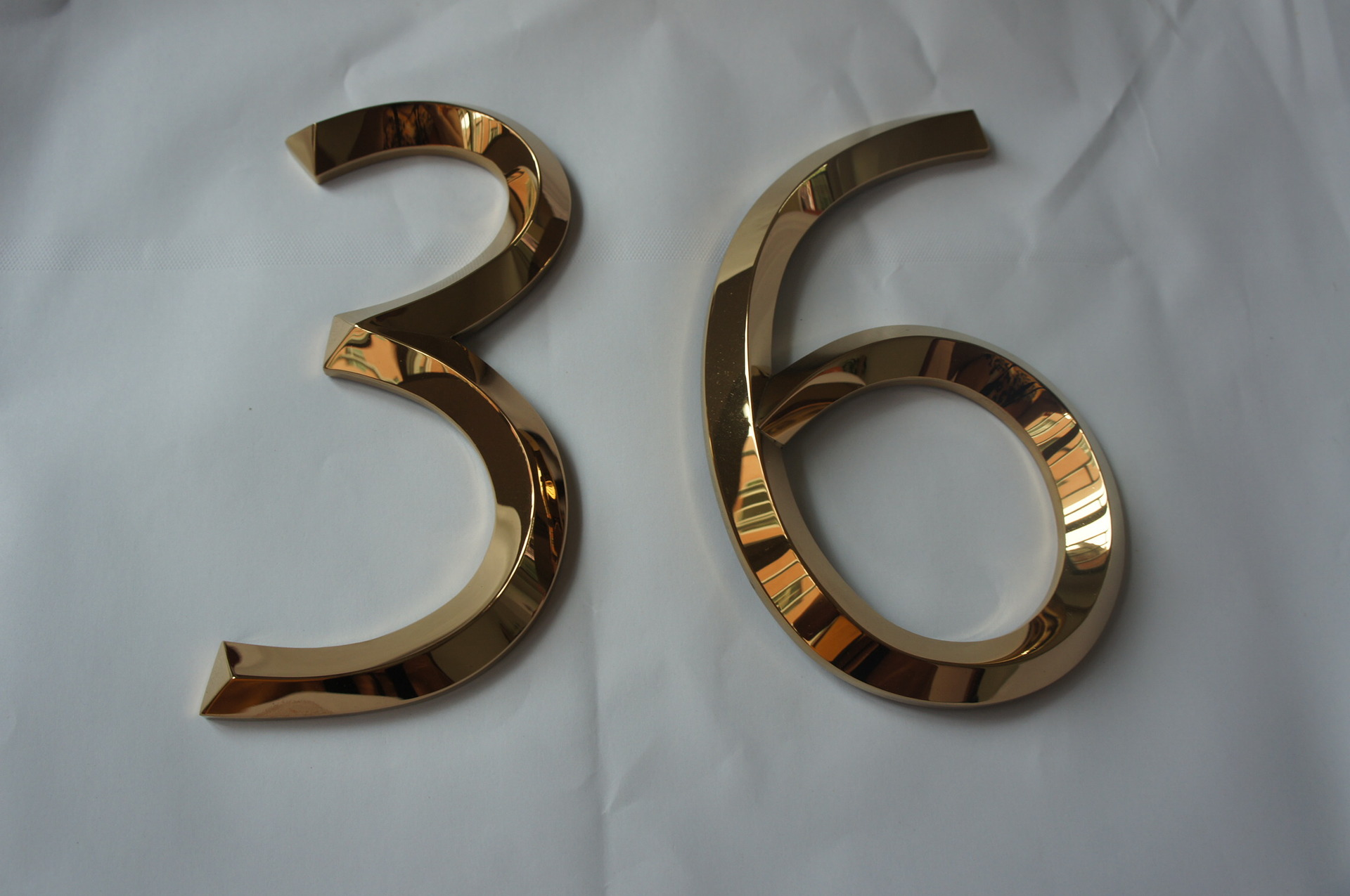 供应广告招牌制作,发光字,烤漆字等港式金属字(图)