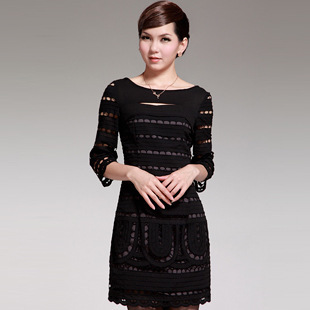 风韵天姿-高档绣花镂空中袖一字领时尚韵味连衣裙