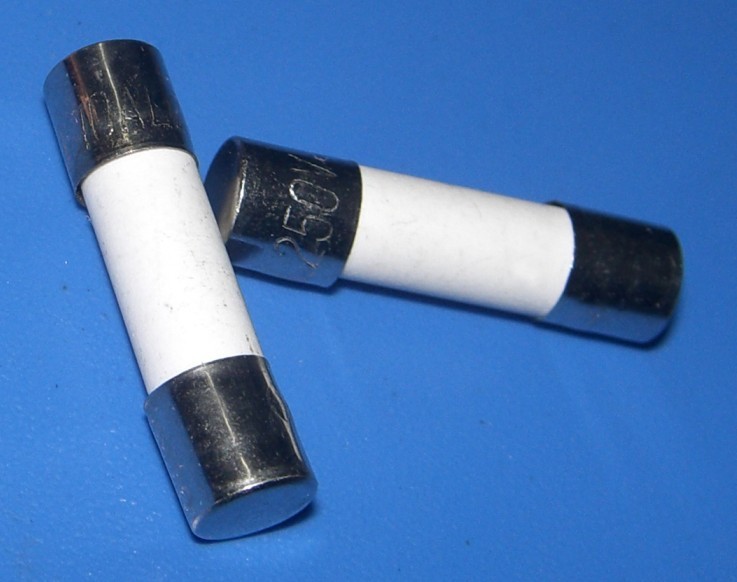 供应陶瓷保险丝(10a250v 直径5*20)