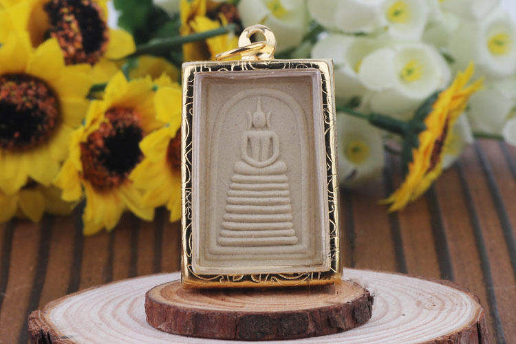 供应泰国佛牌真品崇迪/瓦拉康寺庙恭请/中小模崇迪/保平安旺事业