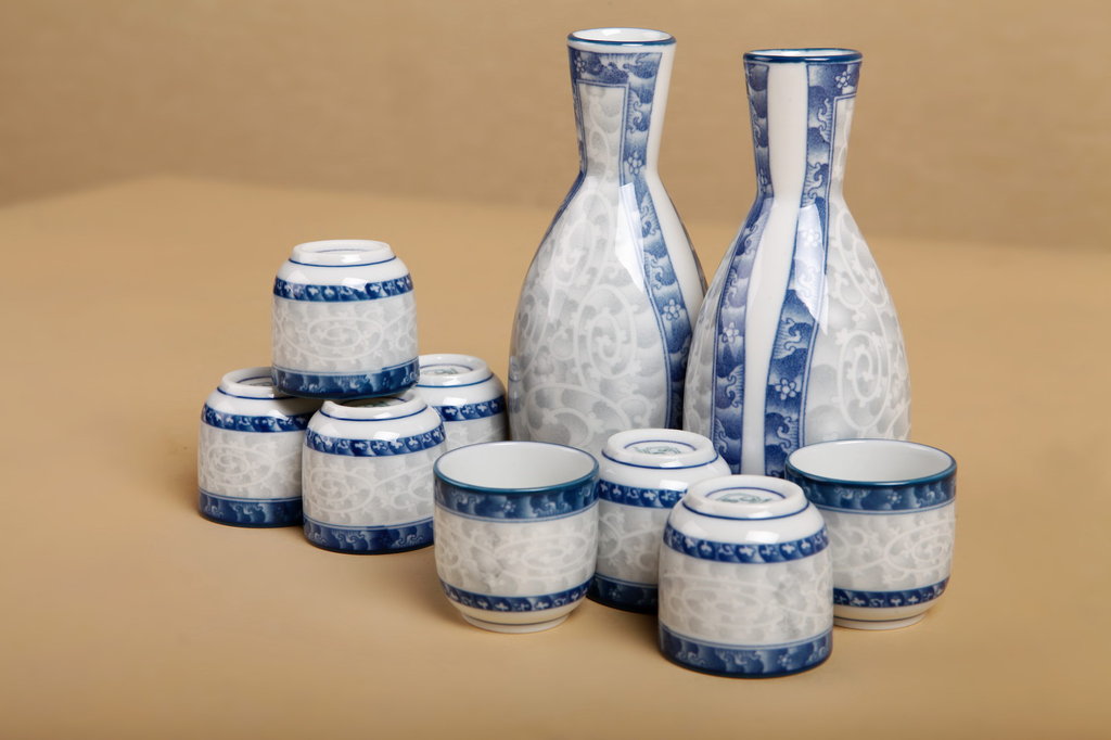 5.人性化设计,瓷器厚度做厚处理,传热慢,保持饭菜温度口感俱佳.