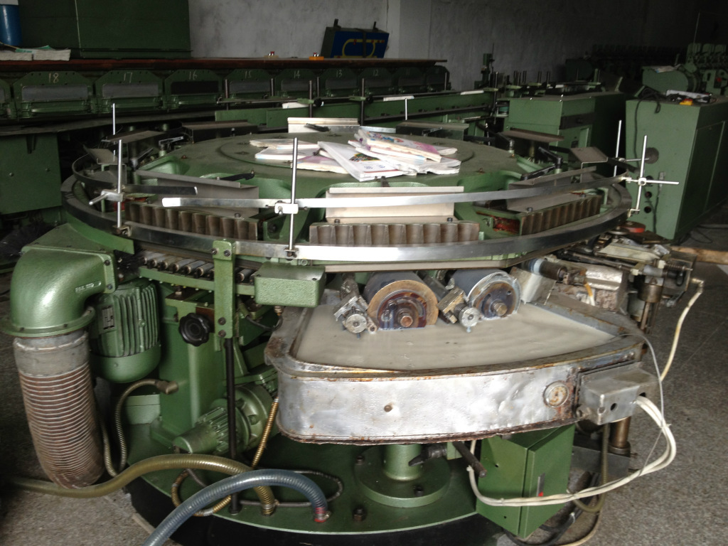 厦门欣欣荣 供应 二手马天尼圆头胶装机,胶装龙