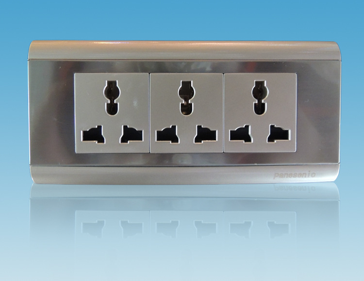 2013厂家直销各类灯具开关插座热销正品特价供应9孔插座