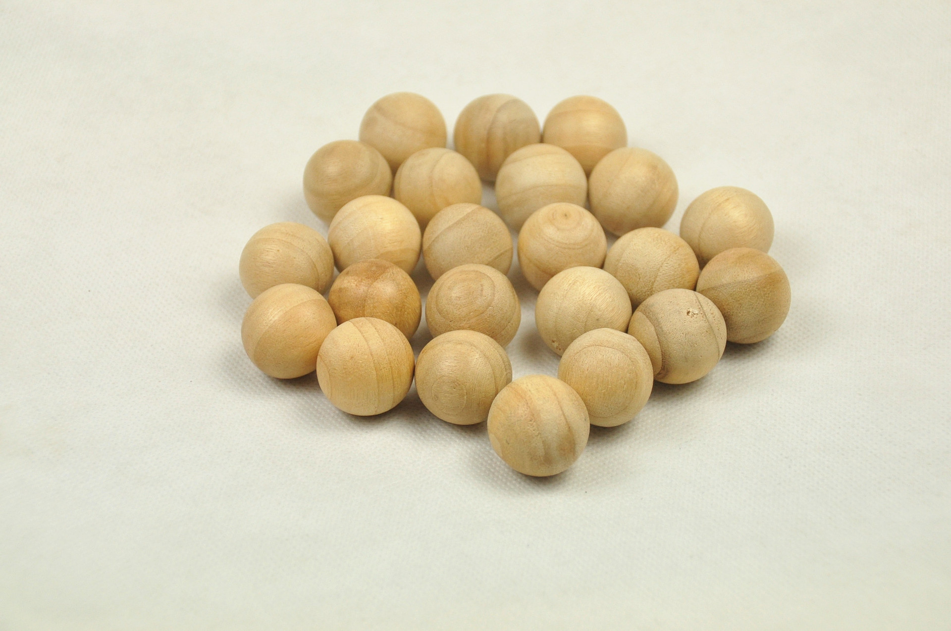 2.2cm散装樟木球 实心 香樟木珠 防虫防蛀防霉 混批