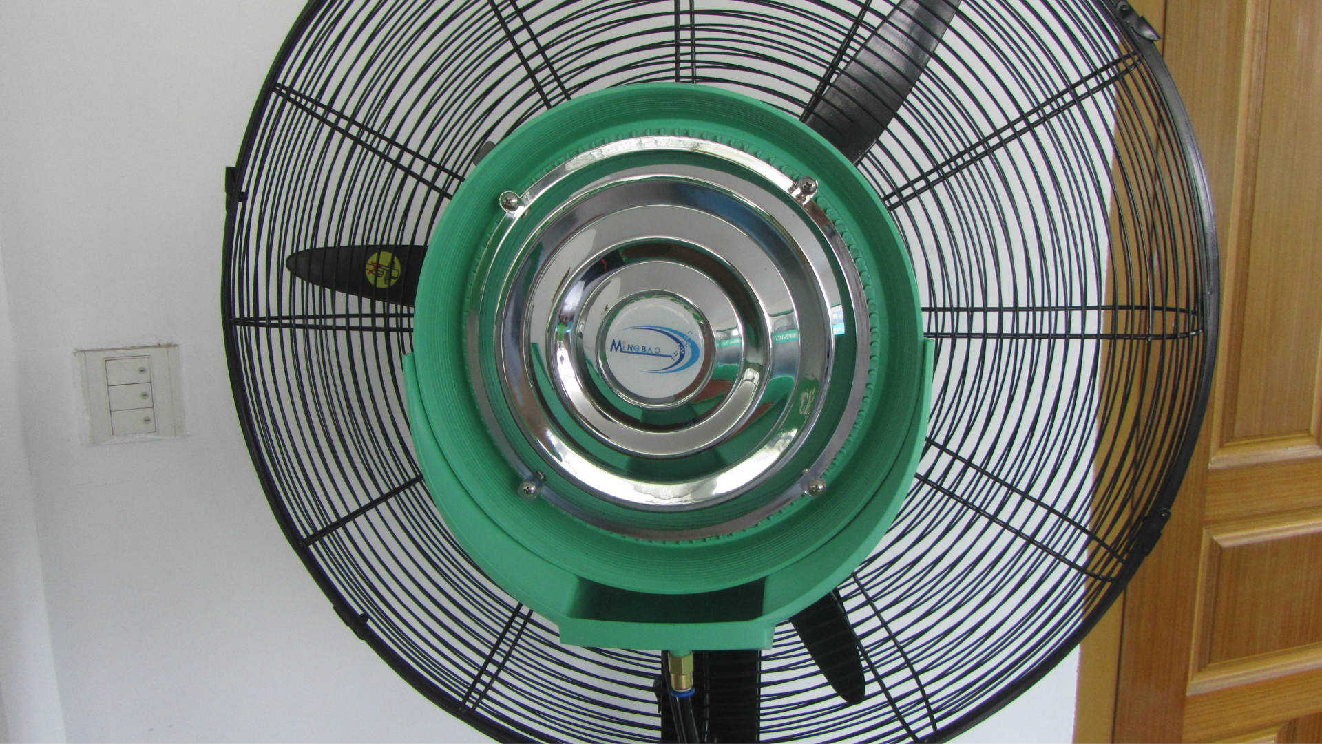 厂家供应新款雾盘 水风扇加湿降温喷雾风扇雾化风扇户外空调扇