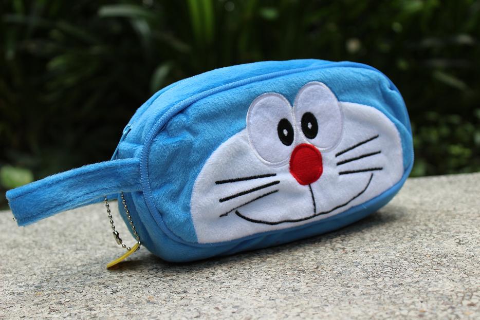 正版尾单 日本哆啦a梦毛绒化妆包 doraemon叮当猫毛绒钱包手拎包