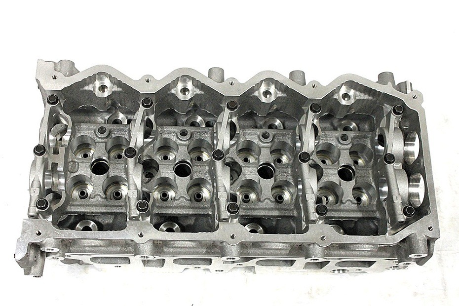 尼桑发动机气缸盖yd25amc908510