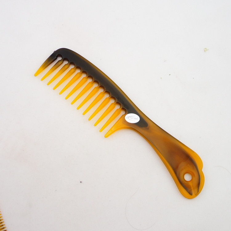 加厚牛筋梳 西藏耗牛角 平梳 折不断 扁梳 牛角梳 2元店批发混款图片,