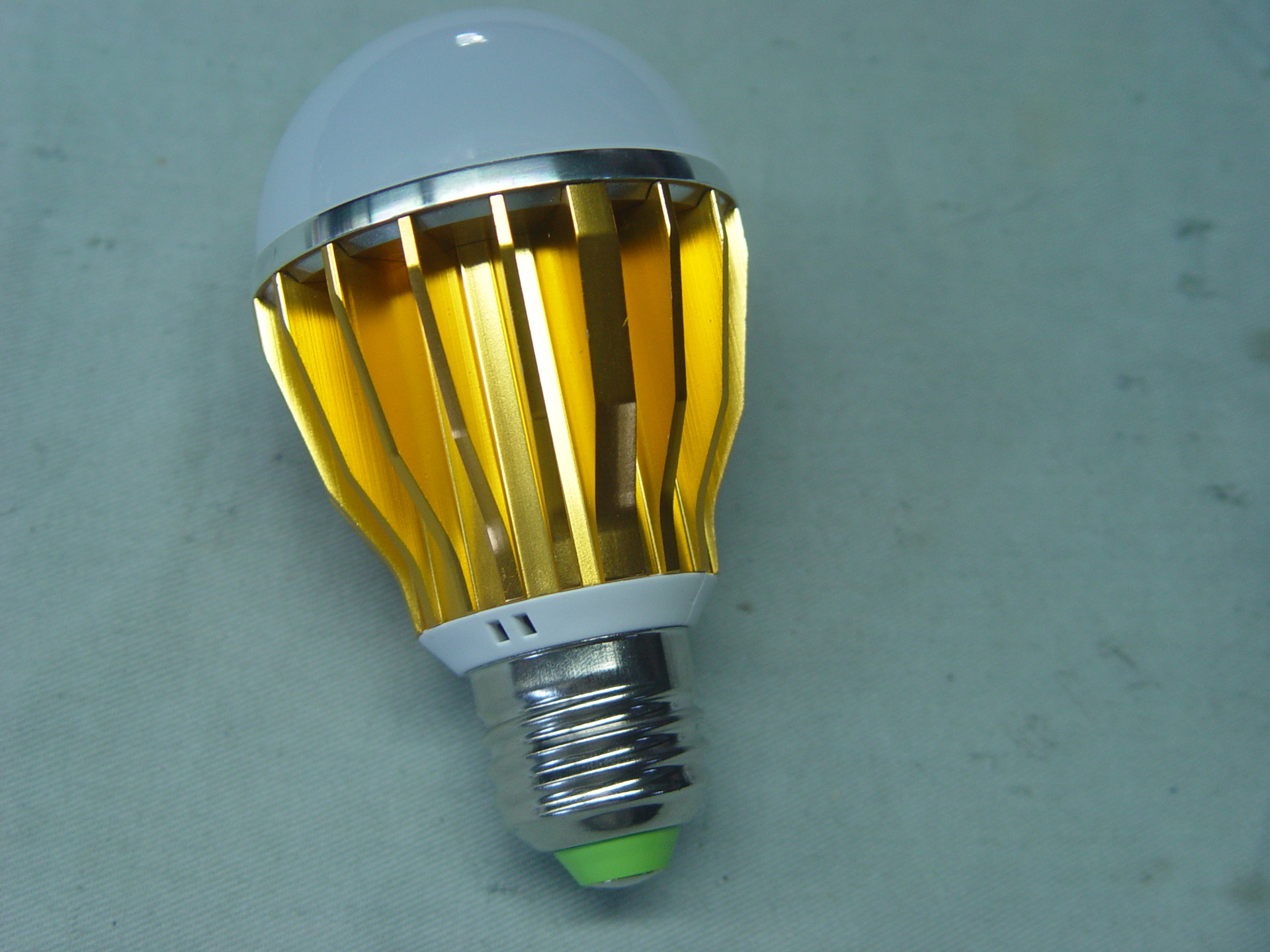 《热卖》厂家直销led球泡灯,5瓦led灯,led节能泡灯