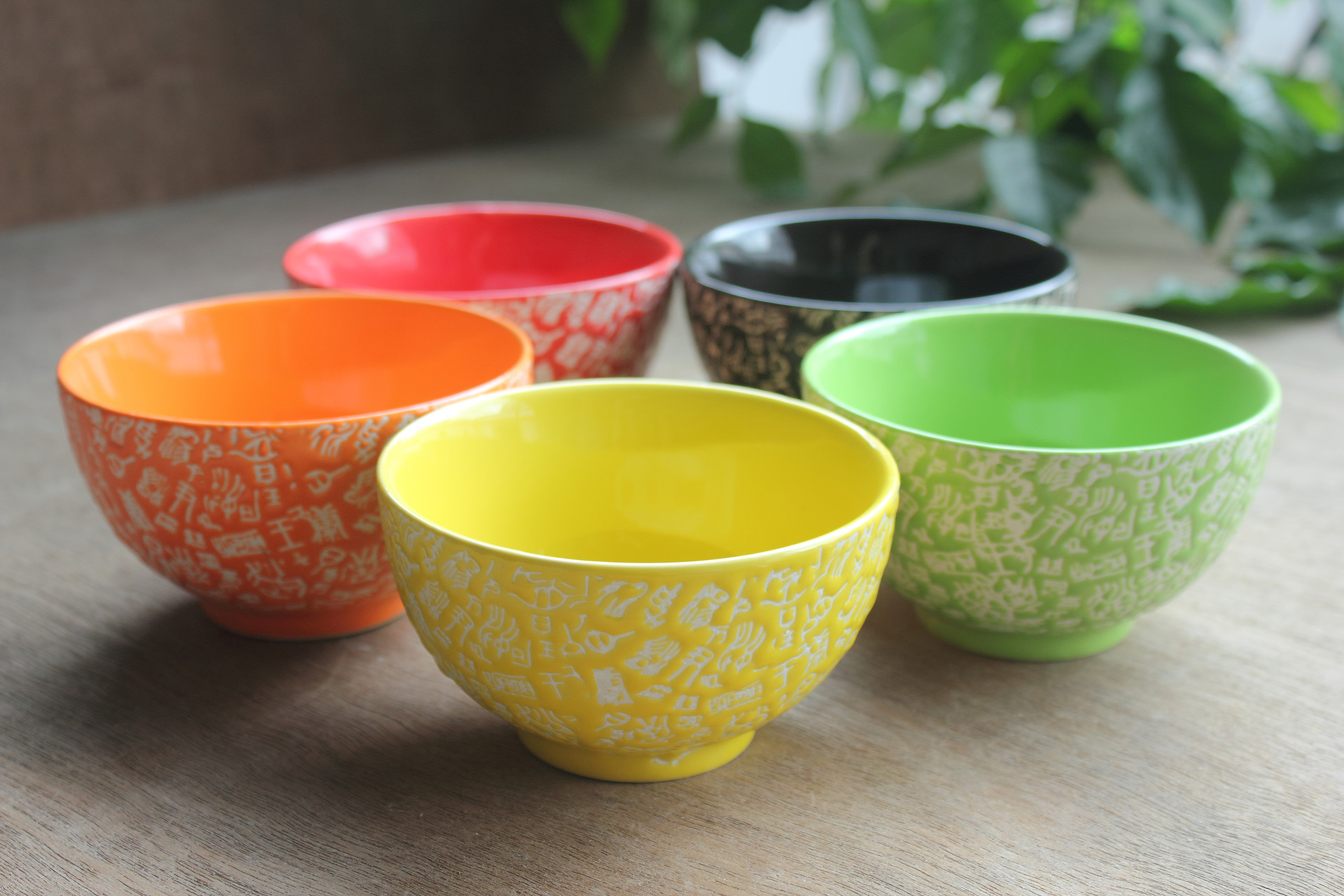陶瓷色釉日式陶瓷餐具创意五彩色碗碗浮雕米饭碗百家姓碗陋室铭