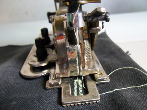 厂家直销 缝纫机钮孔器,扣眼机,钮门机,附件配件