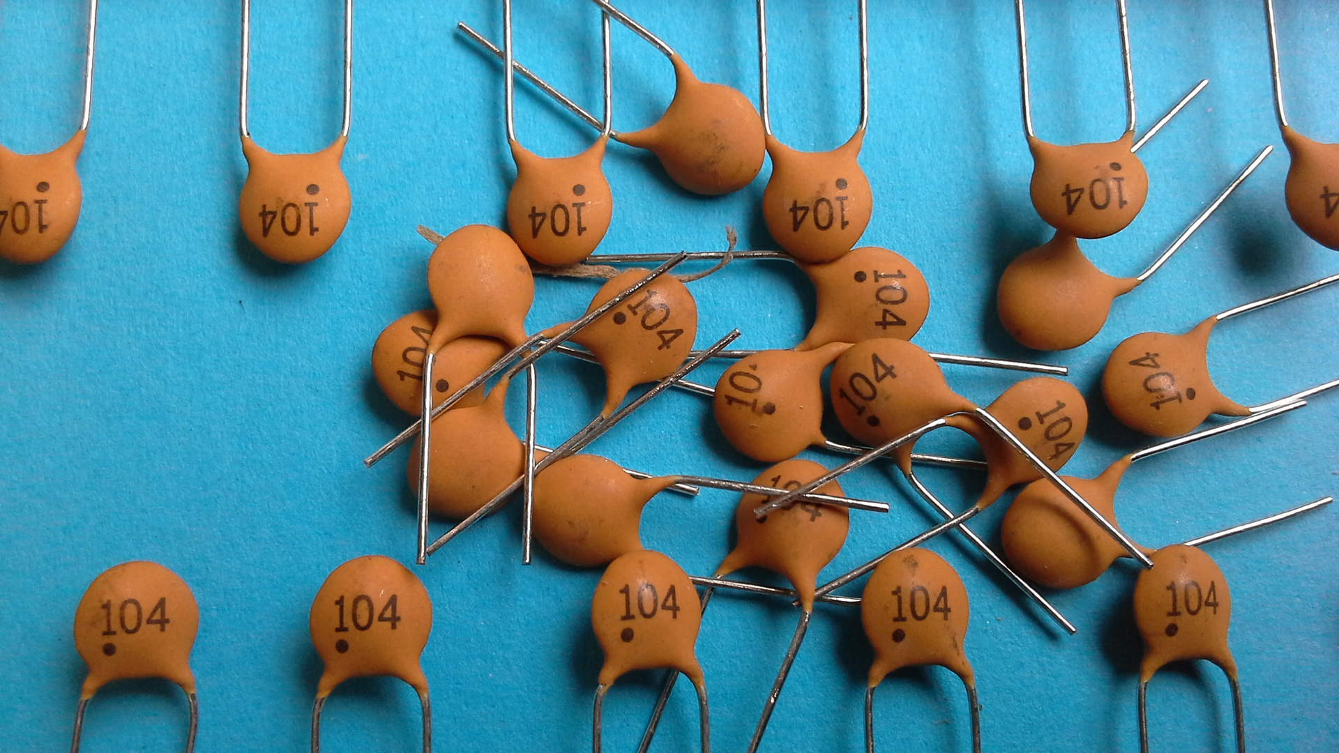 厂家供应高品质全系列直插陶瓷电容器0.1uf 50v环保104