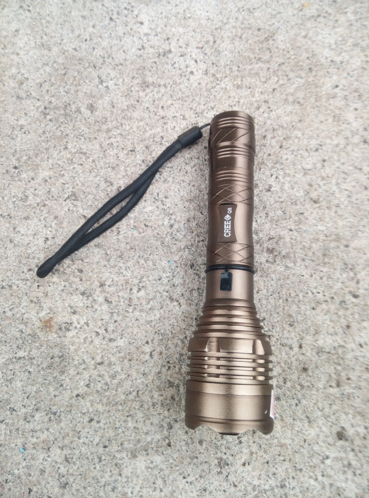 厂家直销cree led变焦强光手电筒 充电防水骑行手电 礼盒套装批发