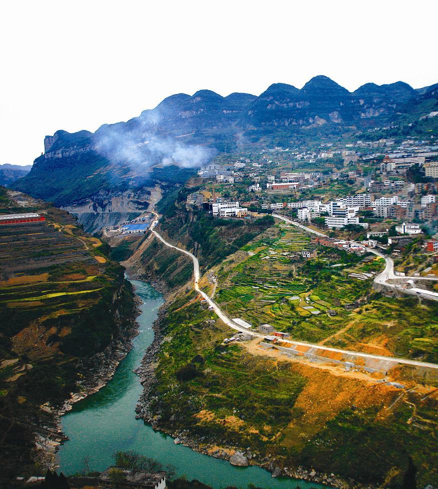 位于古蔺县二郎镇的郎酒厂区,风景如画