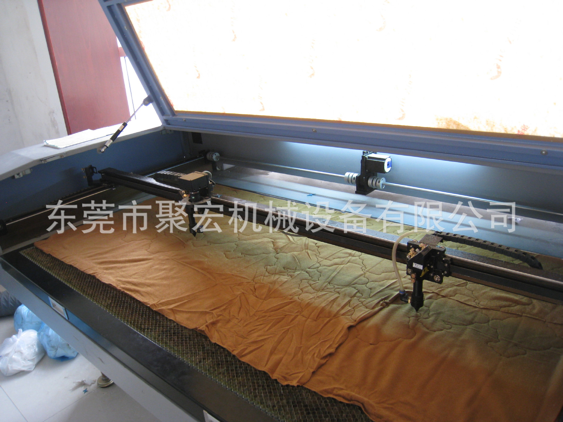 双头摄像头定位切割机  1610定位激光切割机