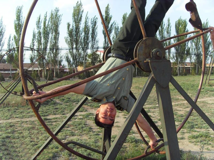 【厂家直销供应】专业军训体能训练 抗晕眩 单双人 转轮 滚轮