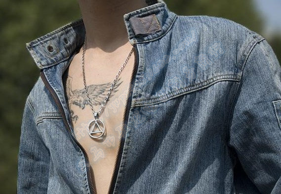 高拼字 eminem 艾米纳姆项链 铁三角吊坠 圆圈三角形嘻哈戒酒项链